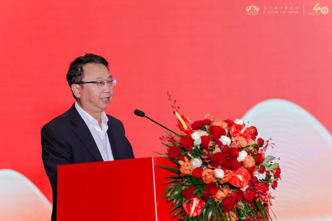 泰和图片李发言半身_20251108